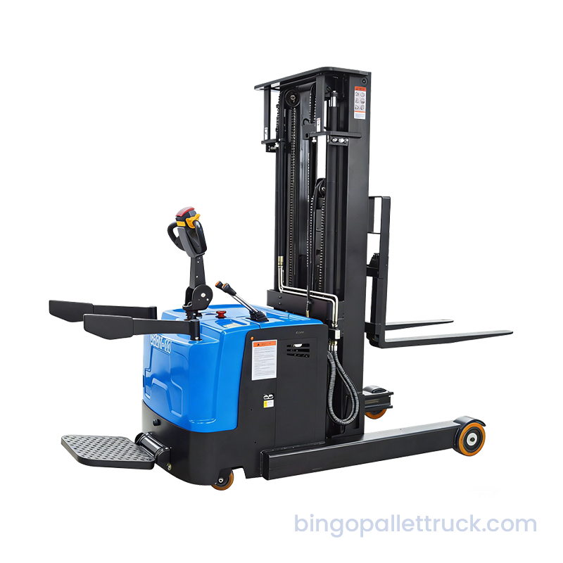 Yüksek Raflı Raflar ve Dar Koridorlar için 1500kg EPS Elektrikli Stand-on Reach İstifleyici